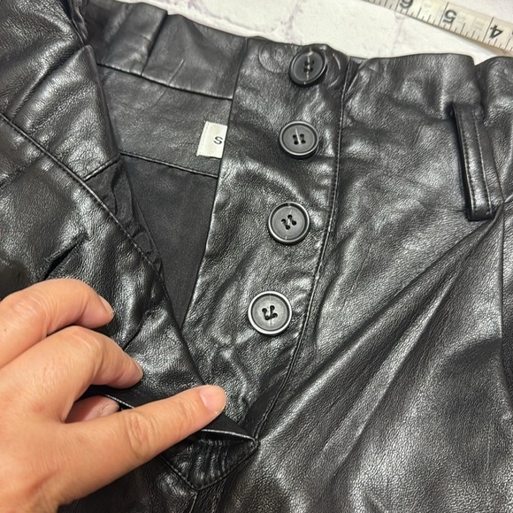 SELF PORTRAIT Black Faux Leather Women's Paper Bag Shorts in size 6 *as is - Picture 13 of 13